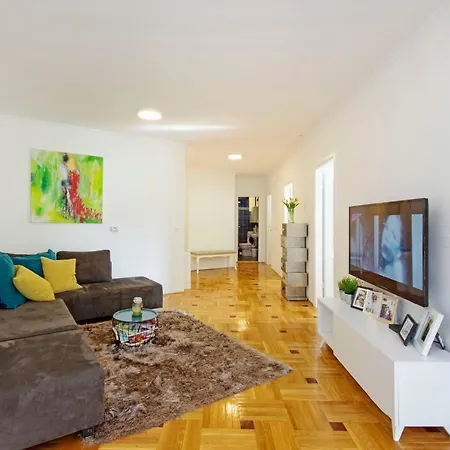 Gg Apartment